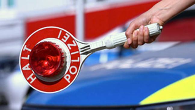 Ohne Fahrerlaubnis auf frisiertem Mofa