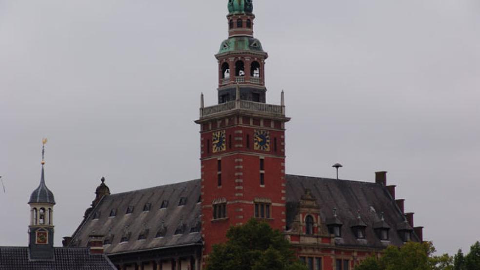 Einem leitenden Mitarbeiter im Leeraner Rathaus wird unter anderem im Zusammenhang mit Werbeaufträgen zum Gallimarkt vorgeworfen, das Vergaberecht umgangen zu haben.  © Foto: RZ-Archiv