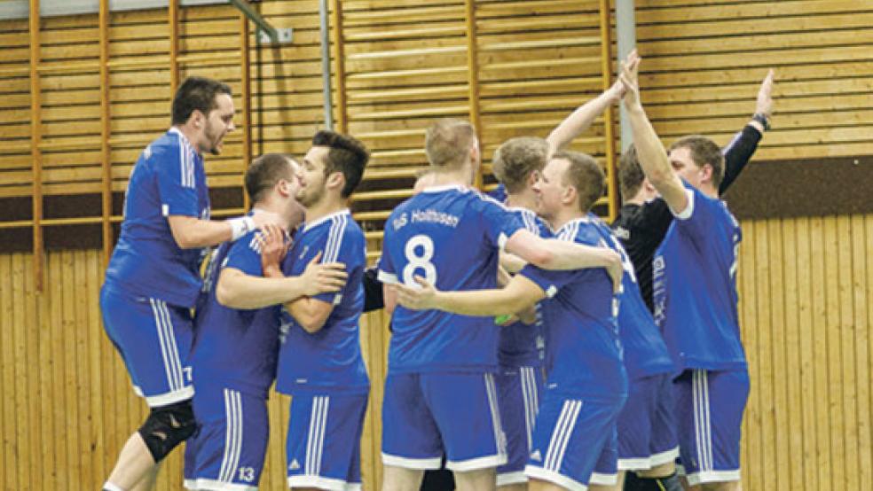 Die neuen Spitzenreiter der Regionsoberliga: Zwar wussten die Holthuser, dass sie die HSG schlagen können. Trotzdem war die Freude riesengroß. © Fotos: Ostendorp