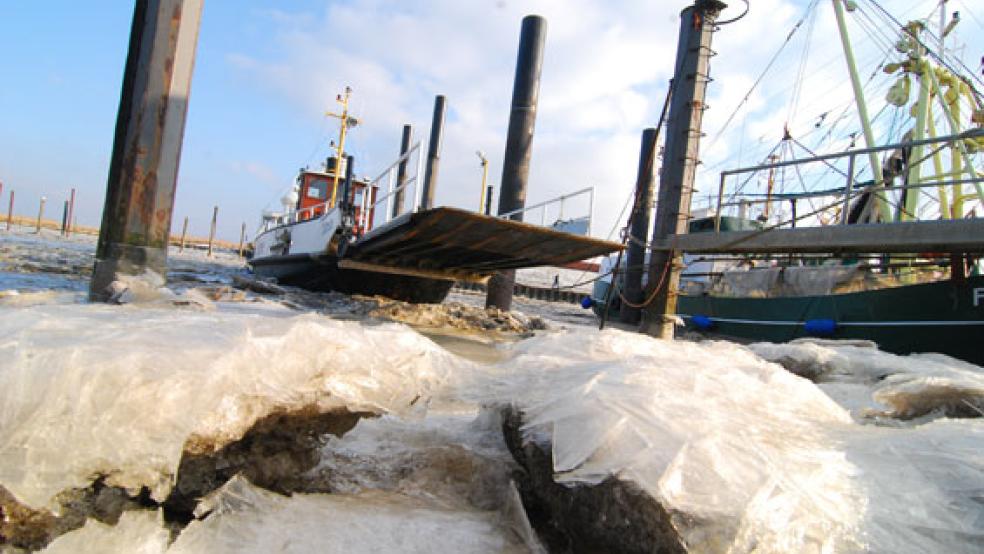 Wegen der Frostperiode wird der Wartungstermin für die Ditzumer Emsfähre verschoben. © Archiv-Foto: Hanken