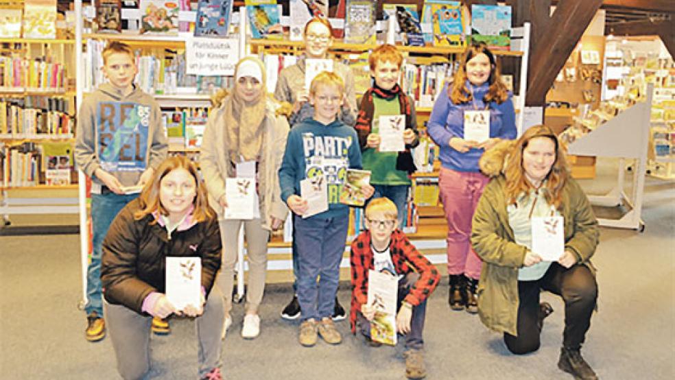 Die Teilnehmer: (hinten, von links) Tyler Meeuw (Ihren), Sabah Jalloul und Kim-Nadine Weers (Leer), Lukasz Kruszewski und Nicole Schmeck (Emden) . Vorne, von links: Denise Grosse (Pestalozzischule Weener), Philip Uelwer (Leer), Leon Poppen (Pestalozzischule Weener), Meret Lüppens (Leer). © Foto: privat