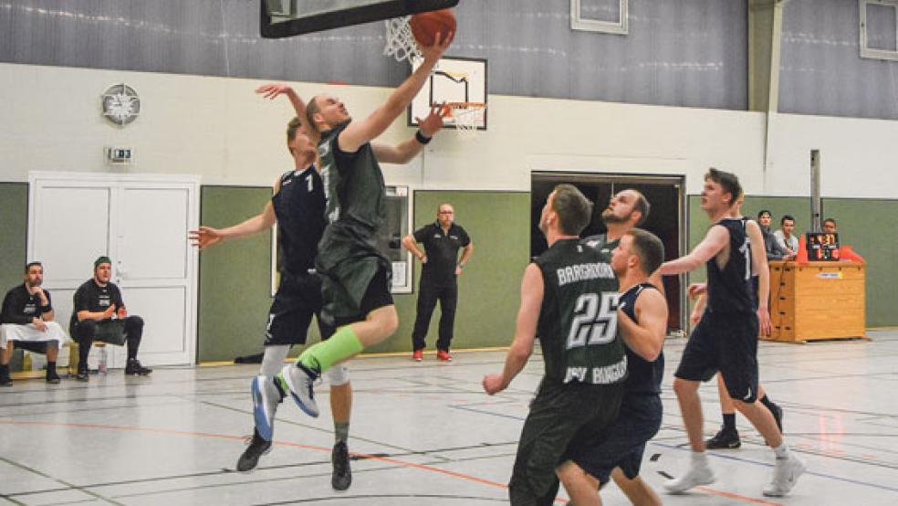 Zu selten zeigte sich die Mannschaft um Daniel Röttmann effektiv am Korb.  © Foto: Hilbrands