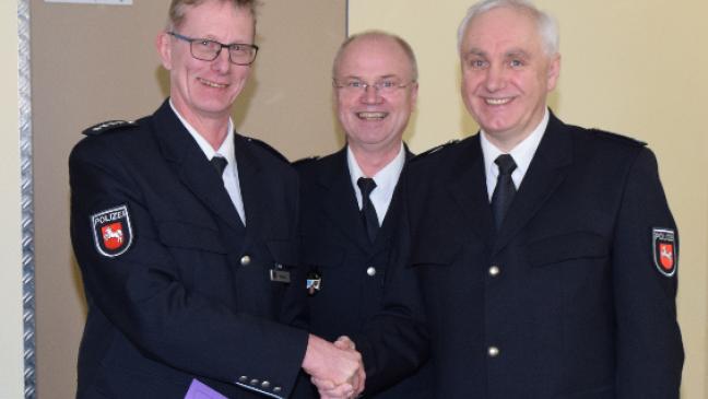 Buscher folgt Hündling