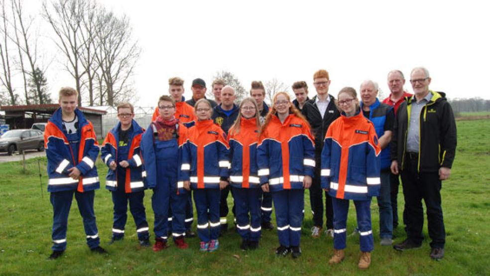 Gemeinsam aktiv: Die Jugendfeuerwehr Diele kümmerte sich im vergangenen Jahr um die Säuberung von Nistkästen. Die Mitglieder des Schützenvereins beteiligten sich an der Aktion »Saubere Landschaft« und sammelten Müll. © Foto: Hoegen