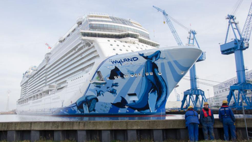 Aufgrund der unsicheren Wetterprognosen will sich die Meyer Werft noch etwas Zeit lassen mit der Bekanntgabe für den Zeitplan der Ems-Passage der »Norwegian Bliss«. © Foto: Hanken