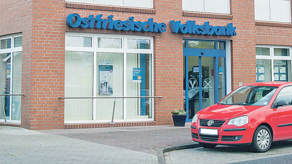 Hier ging es am 8. Oktober 2014 los mit der Serie von Banküberfällen: die ehemalige Filiale der Volksbank in Weener. © Archivfoto: de Winter