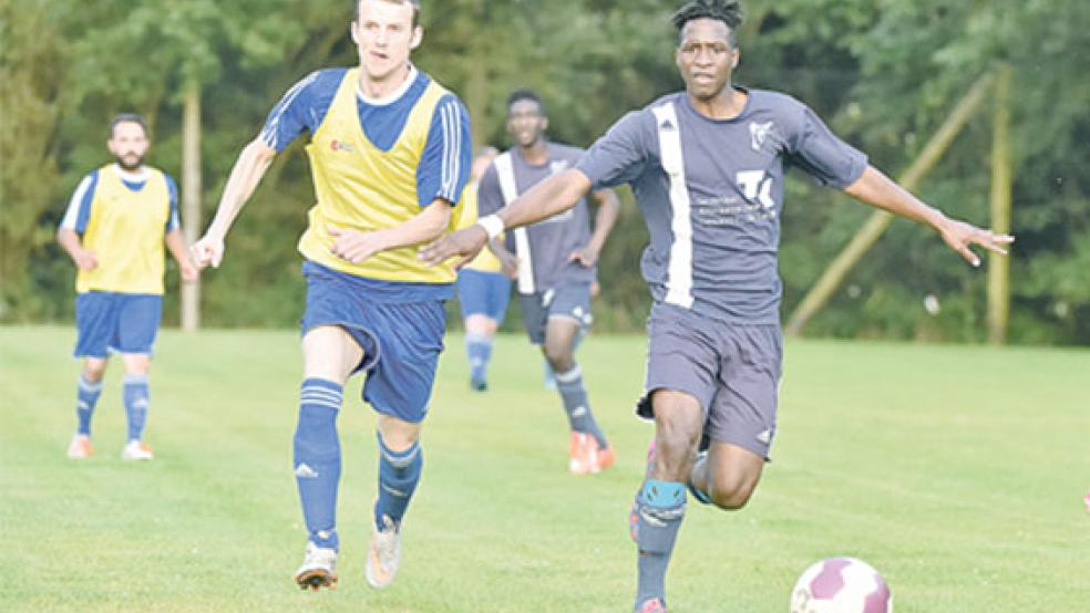 Für Mohame Lacine Diarrassouba geht es beim Heidjer SV weiter. Roelfsema geht davon aus, dass er auch in Zukunft am Ball bleibt und bei der SG Heidjer SV/TuS Holthusen eingesetzt werden kann. © Archivfoto: Bruins