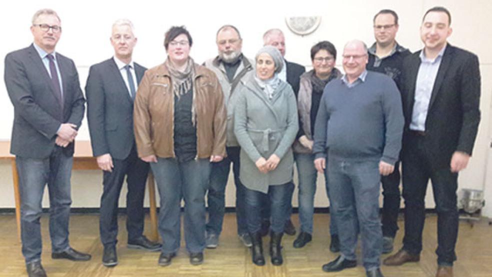 Der neue Vorstand des SPD-Stadtverbandes Weener (von links): Helmut Geuken, Landrat Matthias Groote, Elke Bloem, Günther Burkhard, Naima Michel, Thomas Sowade, Heike Cassens, Andreas Michel, Kim Uwe Siemons und Nico Bloem. Es fehlen Ulla Mierke und Günther Geerdes. © Foto: privat