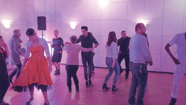 Publikum und Musik bunt gemischt