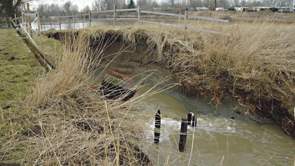 Beim Durchbruch des Sommerdeichs wurde die Schleuse von den Fluten weggerissen. © Foto: Szyska