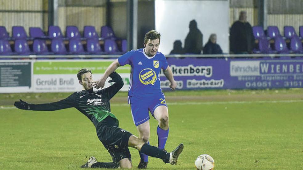 Die Begegnung in Weener bot wenig spielerische Höhepunkte. Daran konnte auch Weeners Keno Siemens nichts ändern. © Foto: Bruins