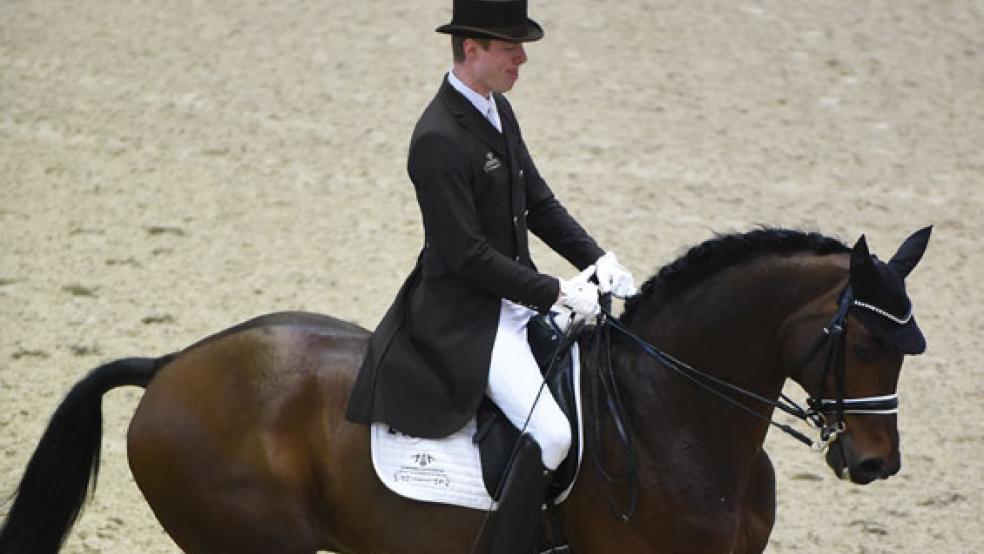 Lukas Fischer gewann in den vergangenen Jahren wiederholt in Timmel die S-Dressuren, wie hier im letzten Jahr auf Hengst »Royal Doruto«.  © Foto: Gleich