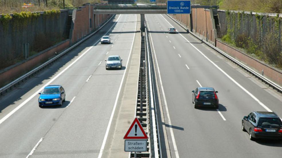 Reparaturarbeiten werden jetzt am Montag an der Fahrbahn auf der Autobahn 280 im Bereich des Autobahndreieck Bunde durchgeführt. © Foto: RZ-Archiv