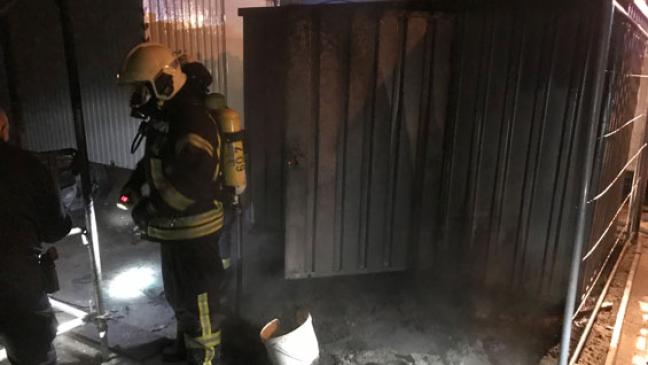 Abfall-Brand vor Neubau in Loga