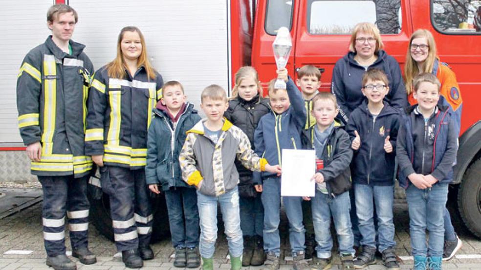 Die Kinderfeuerwehr aus Stapelmoor holte sich bei den »Osterspielen« den Heimsieg.  © Fotos: Rand (Feuerwehr) 
