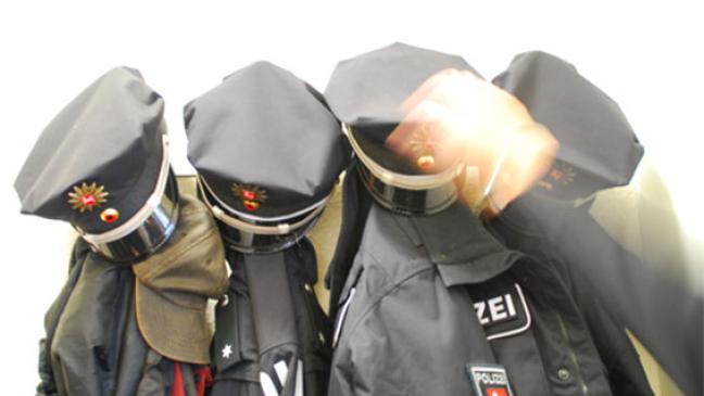 Filialleiter mit Messer und Tritten verletzt