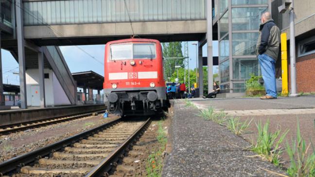 Mit der Faust ins Gesicht geschlagen