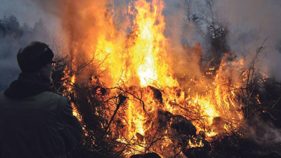 In Holthusen waren die Veranstalter nach dem Umzug zum Sportplatz mit der Besucherresonanz zufrieden. © Foto: Boelmann