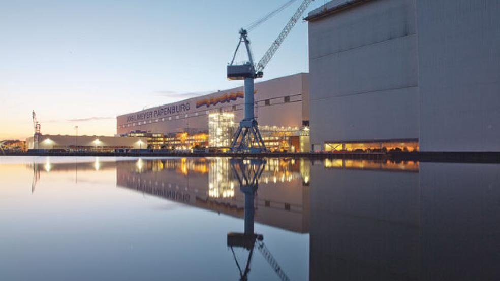 Führten Werksarbeiter eines rumänischen Subunternehmens buchstäblich ein Schattendasein unter dem Dach der Meyer Werft? Die Werftleitung hat eine umfassende Aufklärung der Vorwürfe angekündigt. © Foto: Meyer Werft