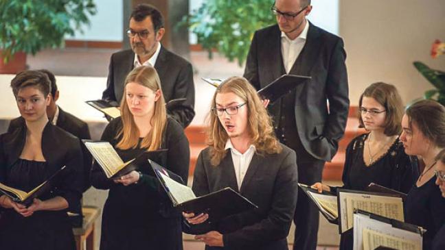 Von der Metalbühne in den Opernsaal