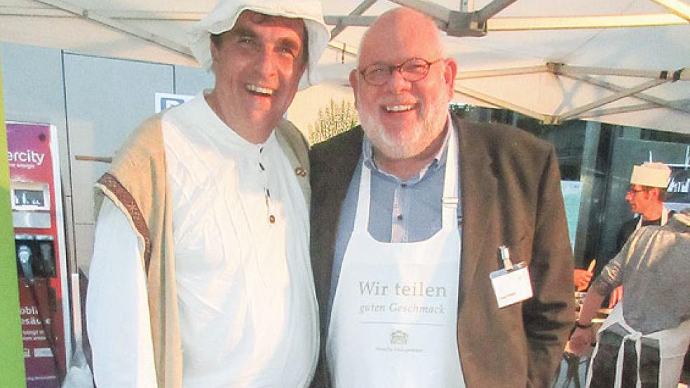 Handwerkspastor Claus Dreier in seinem Element, hier mit Bäckermeister Karl-Dietmar Plentz (links) beim Kirchentag in Berlin 2017. © Archivfoto: Gunnar Schulz-Achelis/HkD