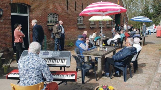 Bilder und Skulpturen in Variationen