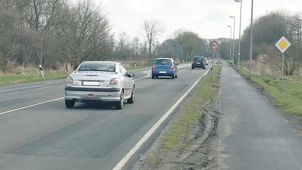 Die Brücke am Buschfelder Sieltief an der B 436 in Weener wird in den nächsten drei Monaten saniert. Der Baustart verzögert sich und fällt am kommenden Montag, 16. April. © Foto: Boelmann