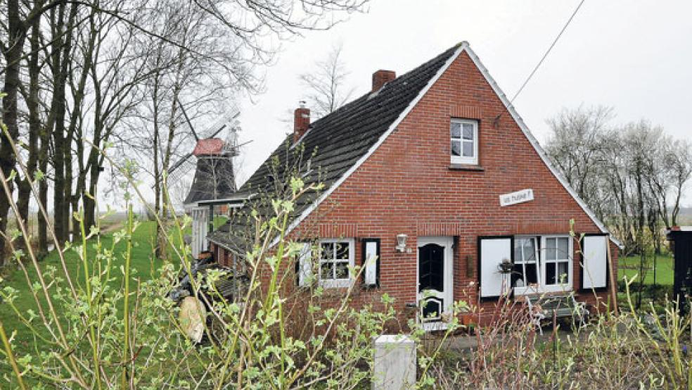 Knapp daneben ist auch vorbei: Das Haus von Wolfgang und Heike Reinert, direkt neben der Wynhamster Mühle, liegt nicht mehr im geplanten Glasfaserausbaugebiet.  © Foto: Boelmann