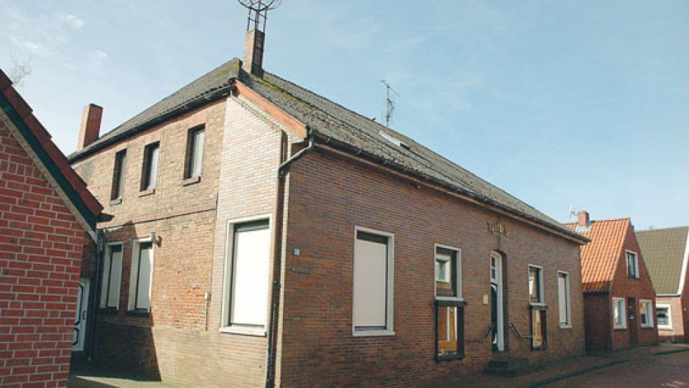 Die alte Apotheke in der Oberfletmer Straße in Jemgum könnte einer Tagespflege-Einrichtung weichen. © Foto: Szyska