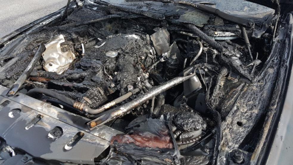 Die Feuerwehr hat heute einen brennenden BMW auf der Autobahn 31 gelöscht. © privat