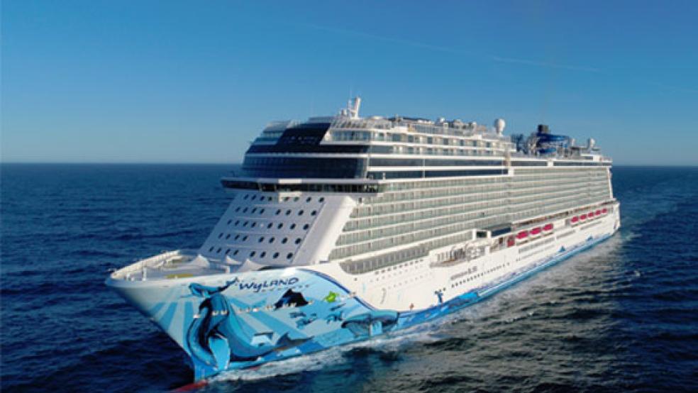 In voller Fahrt: Die »Norwegian Bliss« auf einer Testfahrt. Heute wurde sie in Bremerhaven abgeliefert. © Foto: Meyer Werft