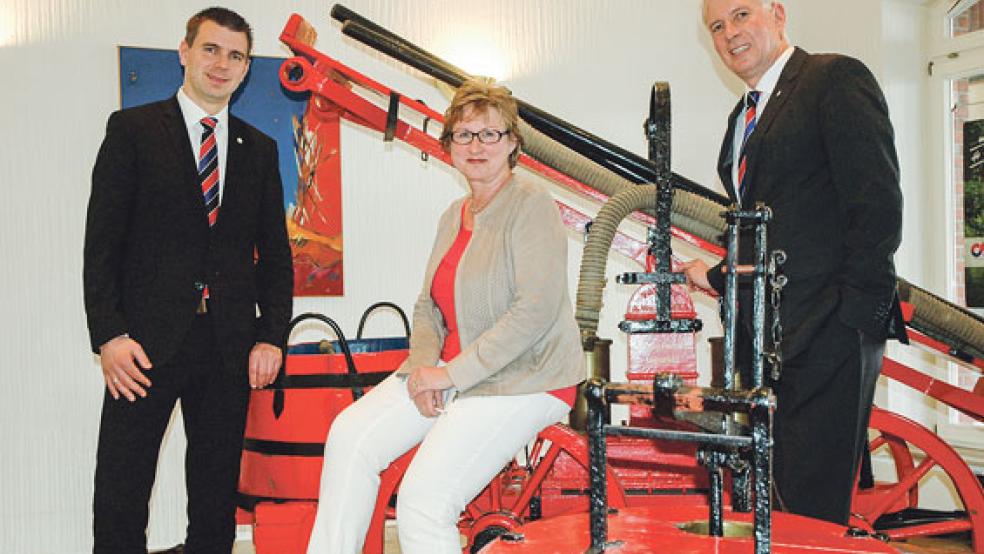 Zeigten sich zufrieden mit dem Geschäftsjahr 2017 (von links): Vorstandsmitglied Gerrit Wilken, Pressesprecherin Signe Foetzki und Vorstandschef Thomas Weiss. © Foto: Szyska