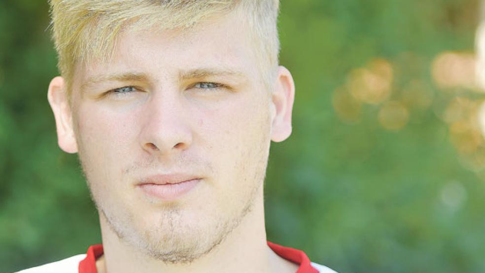 Auch Jemgums Nils van Loh, der in der zweiten Halbzeit eingewechselt wurde, konnten den Ball nicht im Plaggenburger Tor unterbringen. © Foto: Bruins