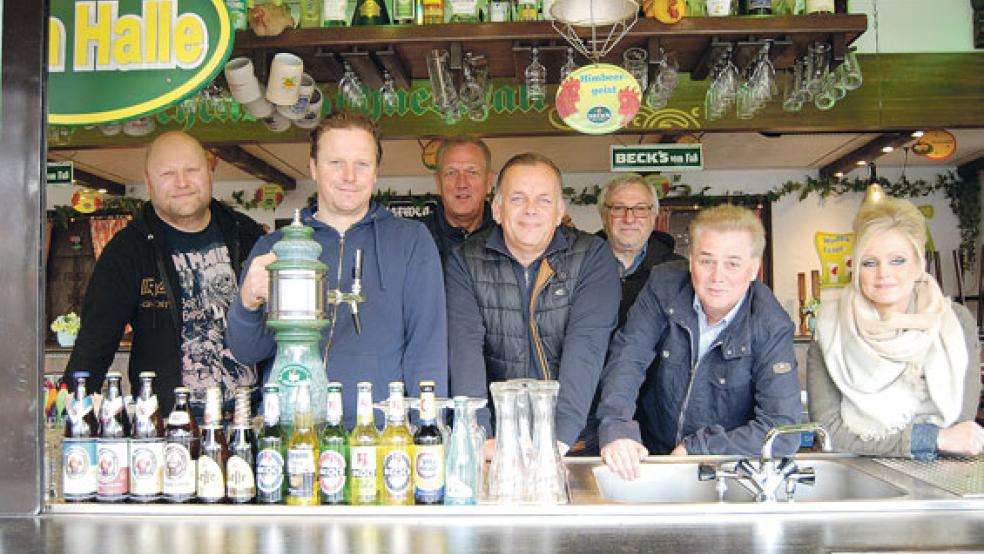 Freuen sich auf den Johannimarkt (von links): Lars Klinkenborg (»Mitnanner«), Timo van Halle, Helmut Erfkamp (Feuerwehr), Dieter Eden, Evert Pastoor (Werbegemeinschaft), Hinderk Leemhuis und Christiane Dorenbos. © Foto: Hoegen