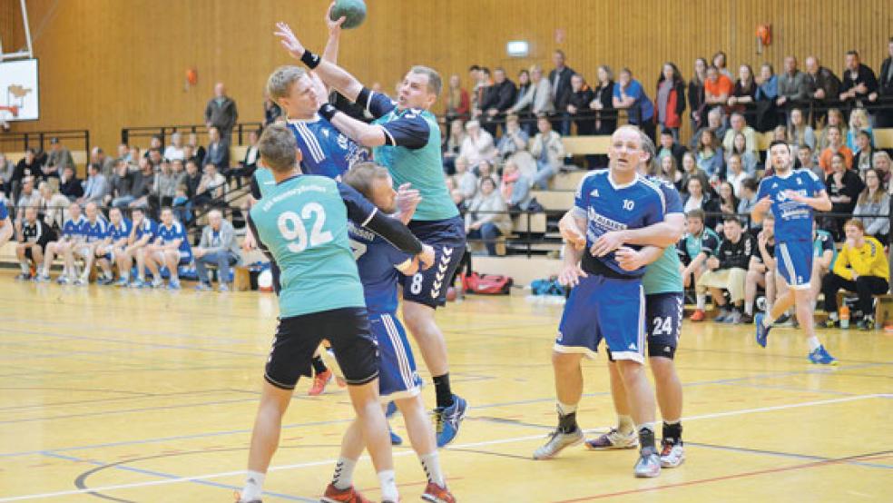 Die Offensive um Markus Janssen (mit Ball) zeigte sich ungewohnt abschlussschwach.  © Foto:Privat