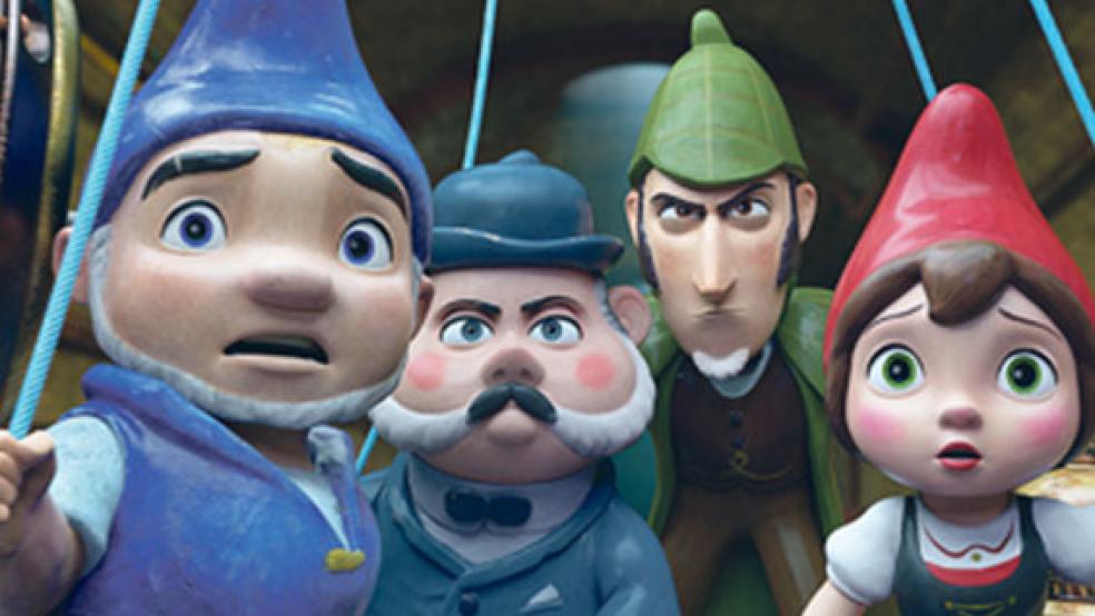 Gemeinsam mit Sherlock Gnomes und Dr. Watson begeben sich Gnomeo und Julia auf die Spur der verschwundenen Wichtel. © Foto: Paramount Pictures