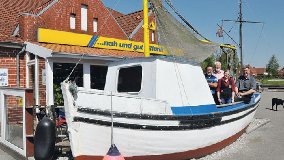 Buddelschiff-Fans unter sich (von links): Roberto Scheitlin, Dieter Weers, Daniela Klebe und Gunnar Blank.  © Fotos: Boelmann