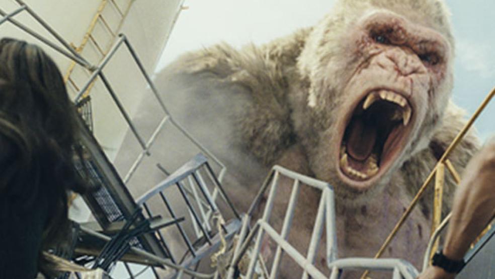 Außer Kontrolle: Der friedfertige Gorilla George mutiert urplötzlich zu einer wilden Bestie.  © Foto: Warner Bros.