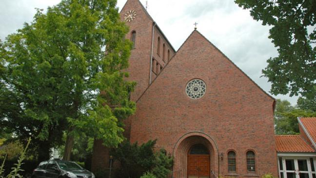 Fenster der Erlöserkirche beschädigt