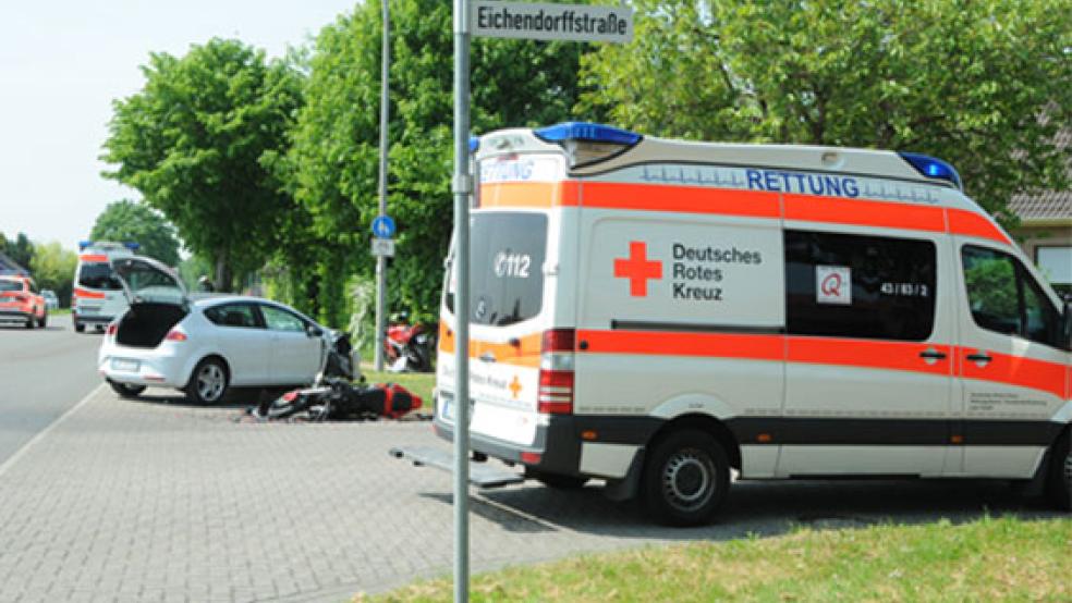 Beim Abbiegen stieß eine Seat-Fahrerin mit einem Motorrad zusammen. Dessen Fahrer wurde schwer verletzt. © Foto: Wolters