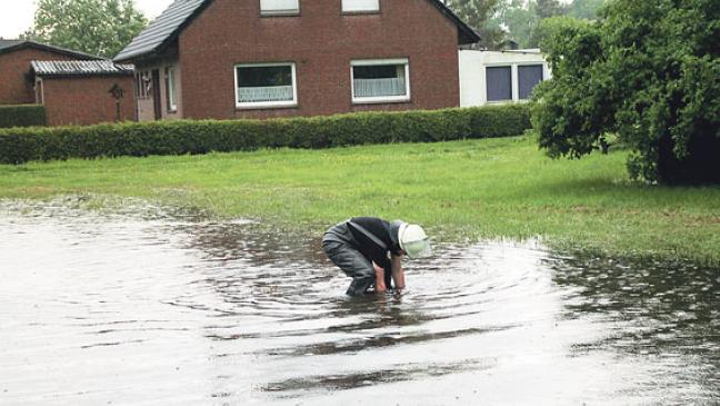 Starkregen: Straße voll gesperrt