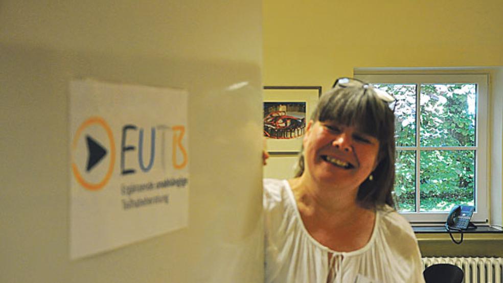 Elke Hartmann-Frey bietet in Zukunft auch Sprechstunden in Weener im »Anleger« an. Morgen geht es los. © Foto: Boelmann