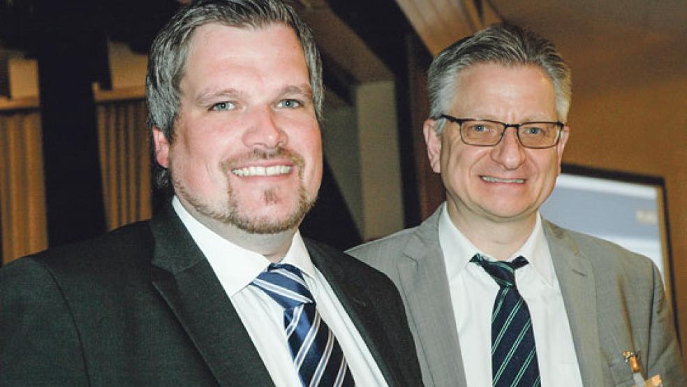 Auf dem Podium standen Amprion-Projektleiter Klaus Wewering (links) und Dr. Bodo Herrmann, Referatsleiter der Bundesnetzagentur, an der Spitze. © 