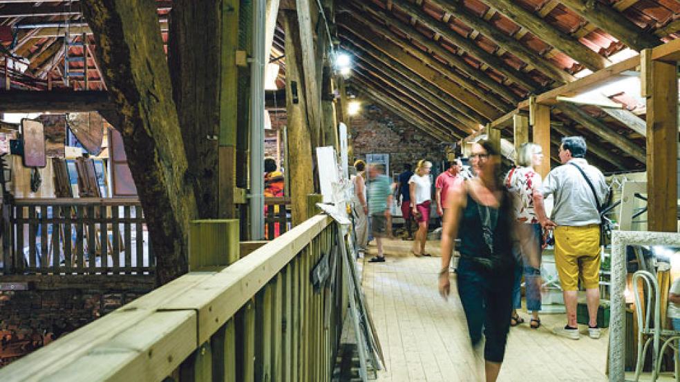 »Q’nst im Q’stall«: Anfang Juli geben sich Kreative wieder ein Stelldichein am Deich in Ferstenborgum, Gastgeberin des Spektakels ist Catharina Bockhacker. © Foto: privat