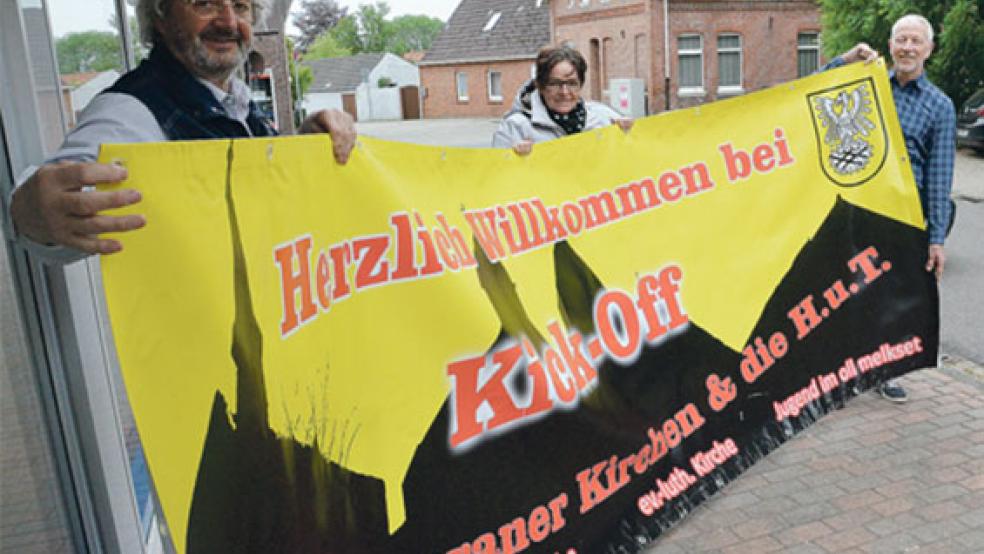 Bald geht es los: (von links) Volker Kraft, Susanne Röskens und Holger Busemann vom Orga-Team freuen sich schon auf den diesjährigen »Kick-Off«. © Foto: Muising