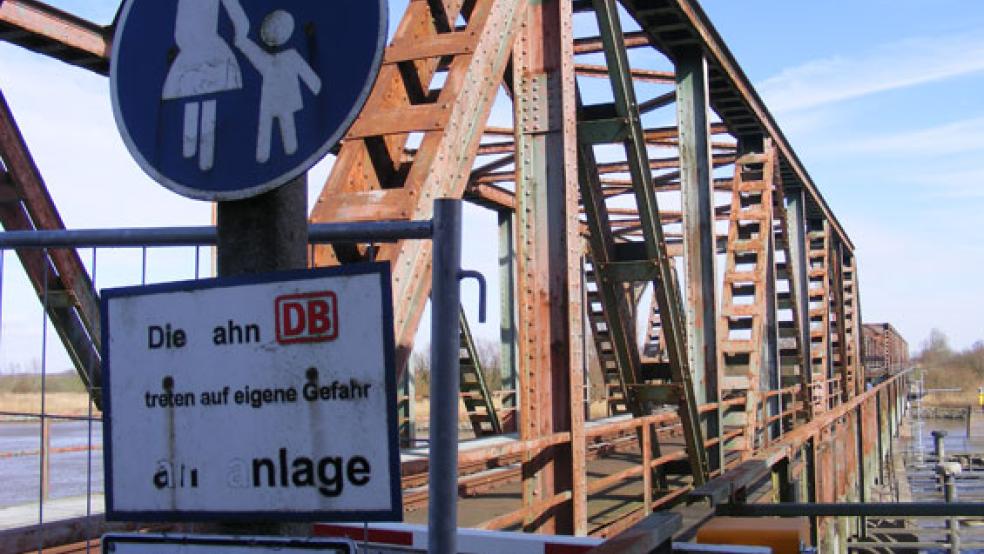 Als Ersatz für die zerstörte Friesenbrücke soll möglichst bis Ende Juni eine Fähre ihren Betrieb aufnehmen. © Foto: Szyska