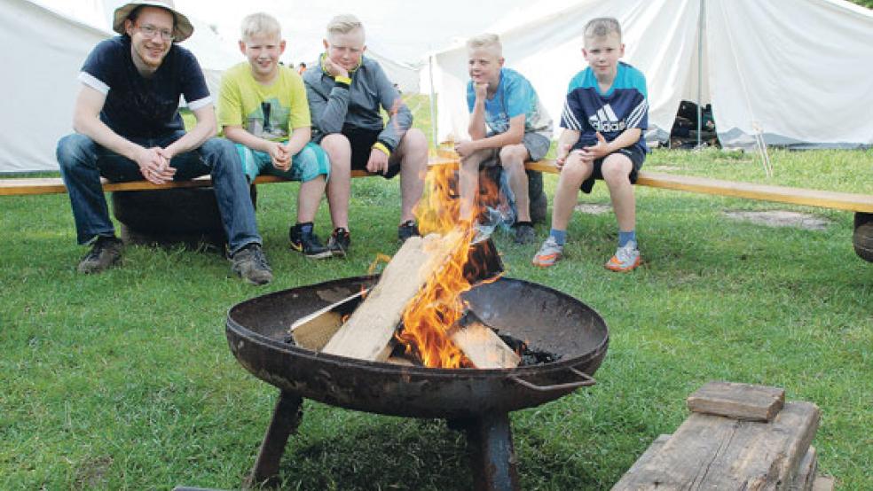 Kein »My Camp« ohne Lagerfeuer - und für echte »Goldsucher« schon gar nicht. © Fotos: Kuper