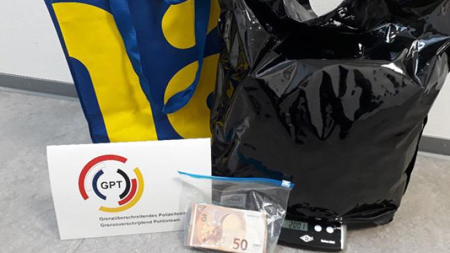 Zwei Kilogramm Marihuana im Auto