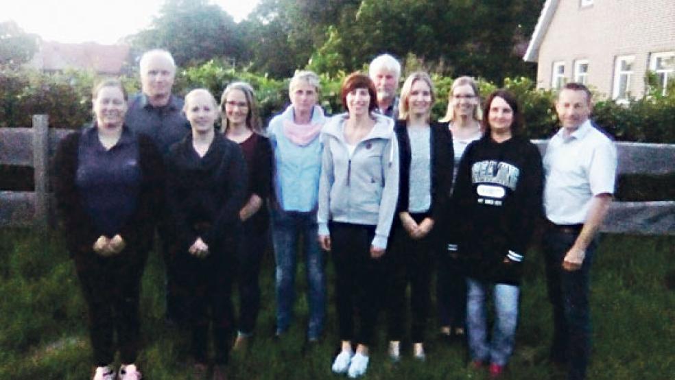 Der Vorstand (von links): Ann-Kathrin Franke, Aeilko Fresemann (2. Vorsitzender), Edda Smit, Maartje Köller, Olga Gosseling (Kassenwartin), Tomke Schulte, Albert de Vries, Katrin Hensmann, Meike Geerdes (Schriftführerin), Hilka Bruns (Jugendwartin), Sander Lübbers (1. Vorsitzender). © 