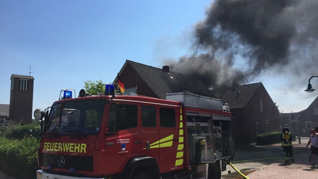 Feuer vernichtet Hausanbau am Kellingwold in Bunde